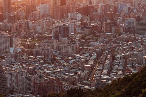 Free Captivating aerial cityscape view capturing urban architecture at sunset, highlighting vibrant city life. Stock Photo