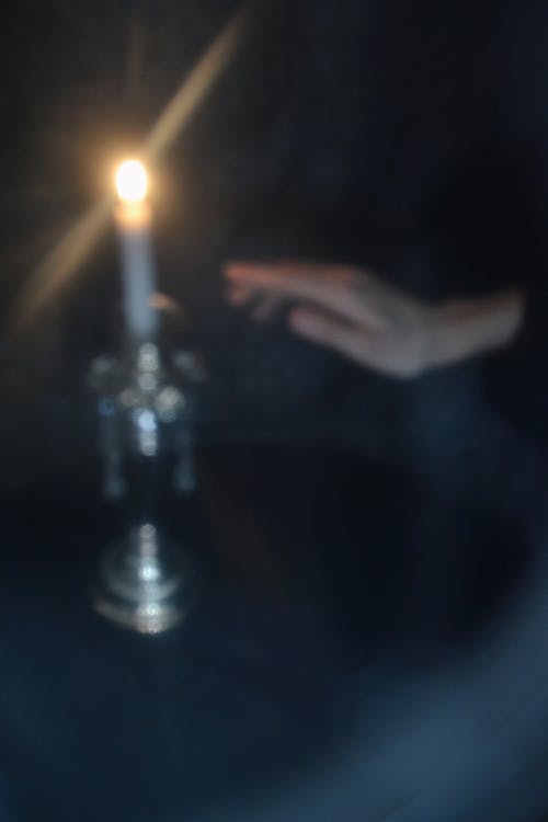 Immagine gratuita di ardente, braccio, candela