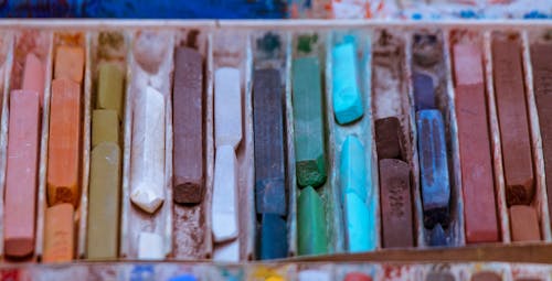 Free Close-Up Photo of Assorted Color Oil Pastel Stock Photo