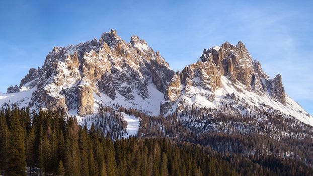 Elegante Naturszene mit Berge & Atemberaubend