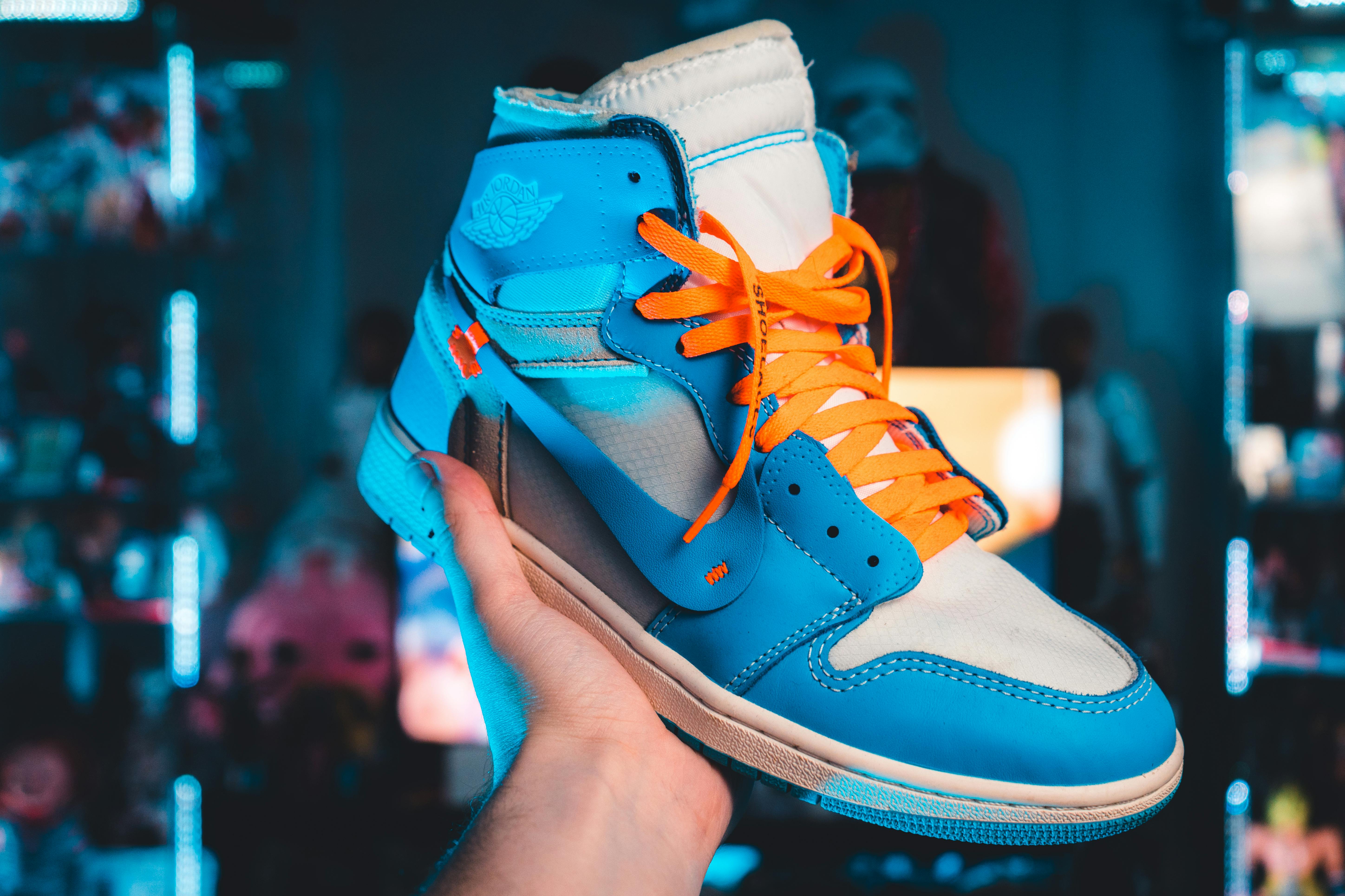 Unc off white hotsell jordan 1 on feet