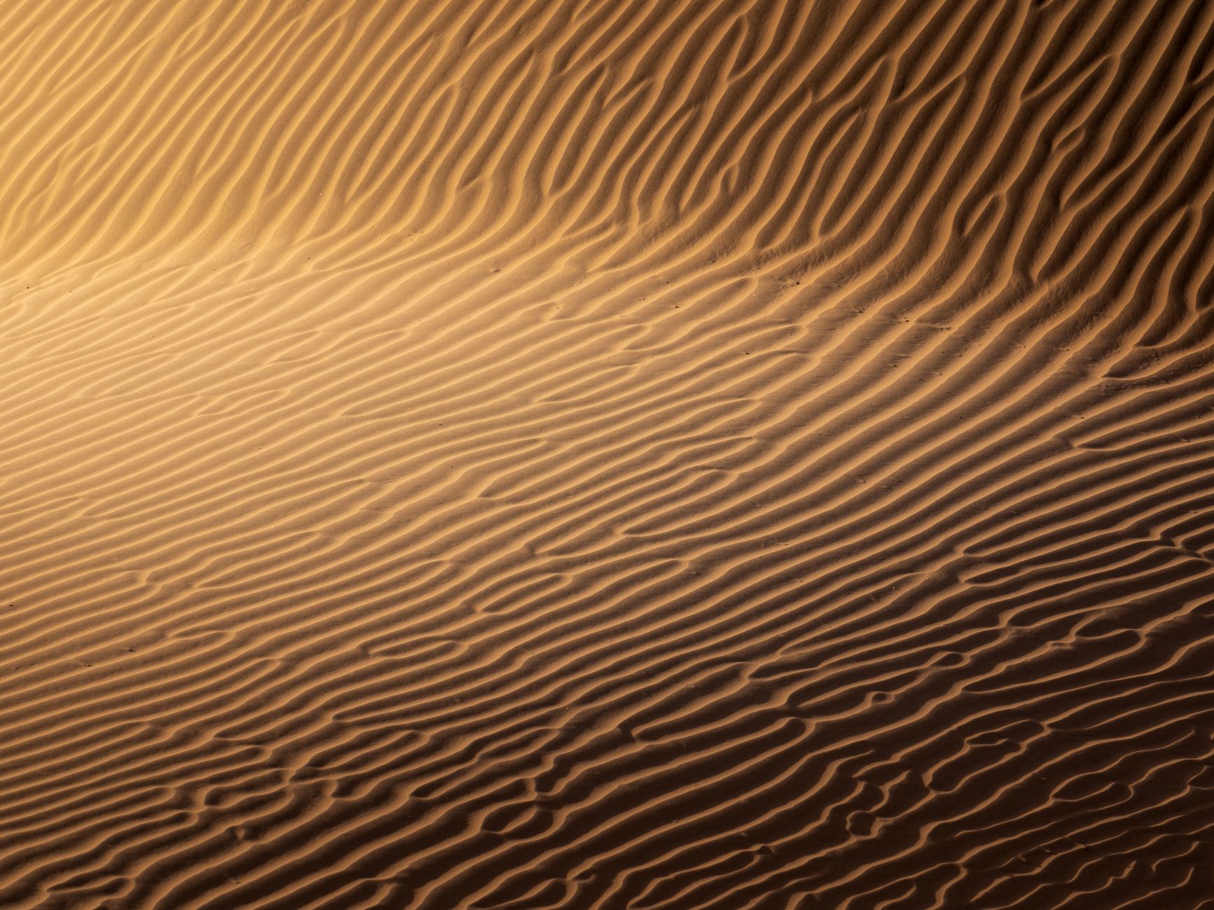 Muster & Golden – Reduziertes Majestätisch Hintergrundbild
