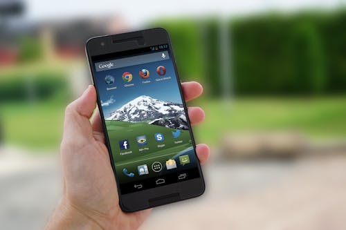 Ücretsiz Siyah Android Akıllı Telefon Stok Fotoğraflar