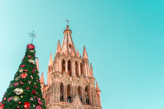 Christmas tree and iconic Parroquia de San Miguel Arcángel in San Miguel de Allende, Mexico.