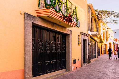 Foto d'estoc gratuïta de balcó, balcons, carreró