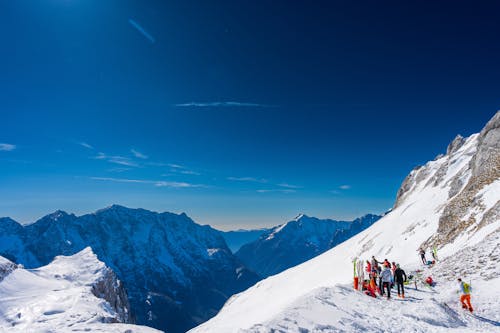 Kostenloses Stock Foto zu berge, blauer himmel, drohne erschossen