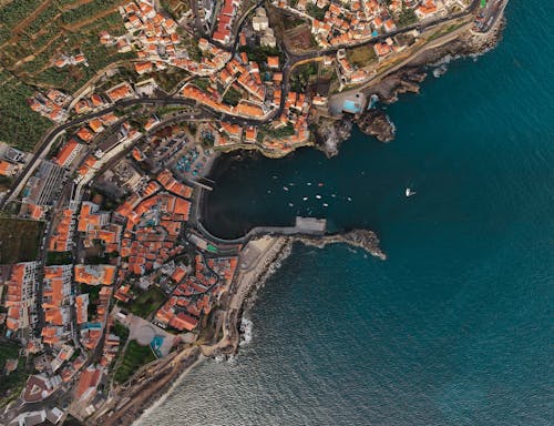 binalar, deniz, deniz kıyısı içeren Ücretsiz stok fotoğraf