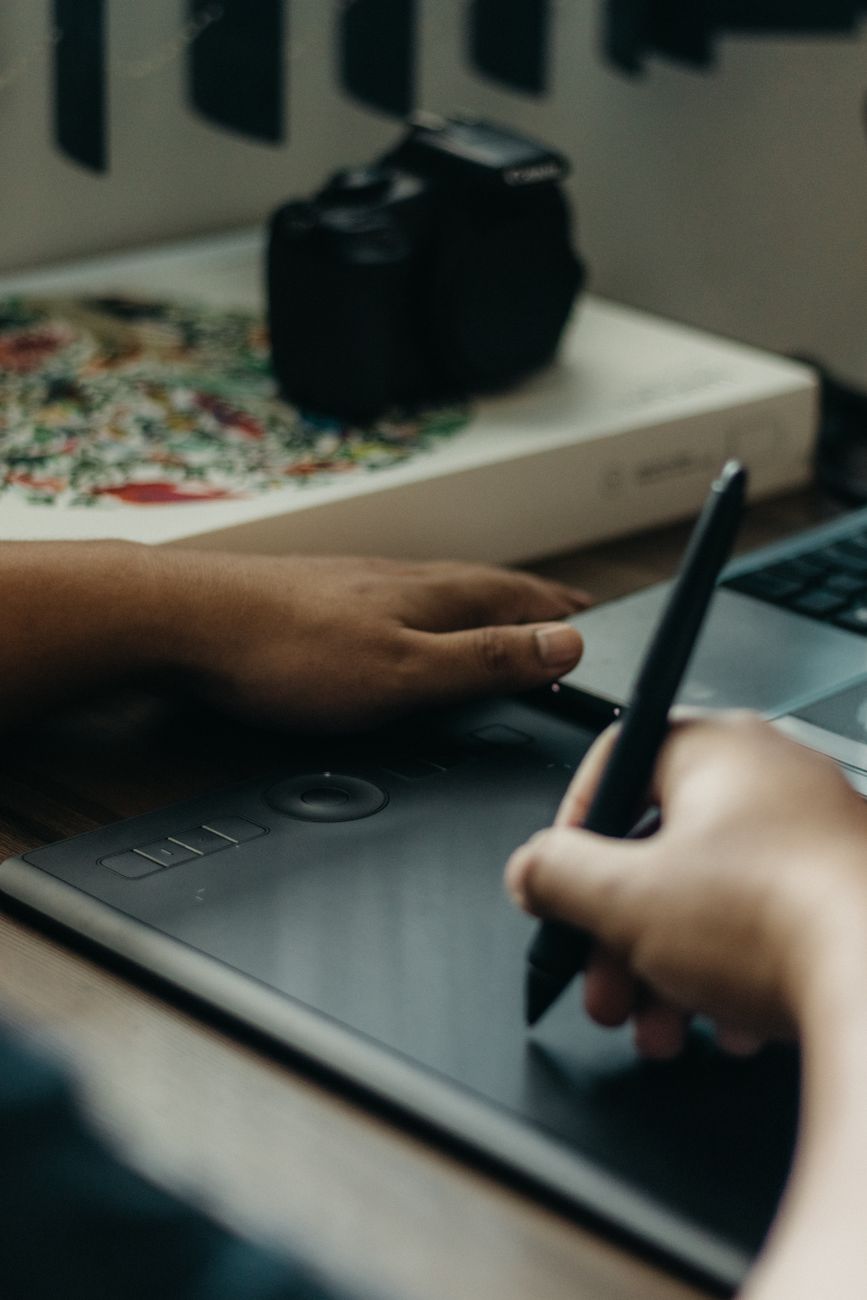 Digital Tools for Artists: A Benchmark Study on Technology Integration in Studio Practice