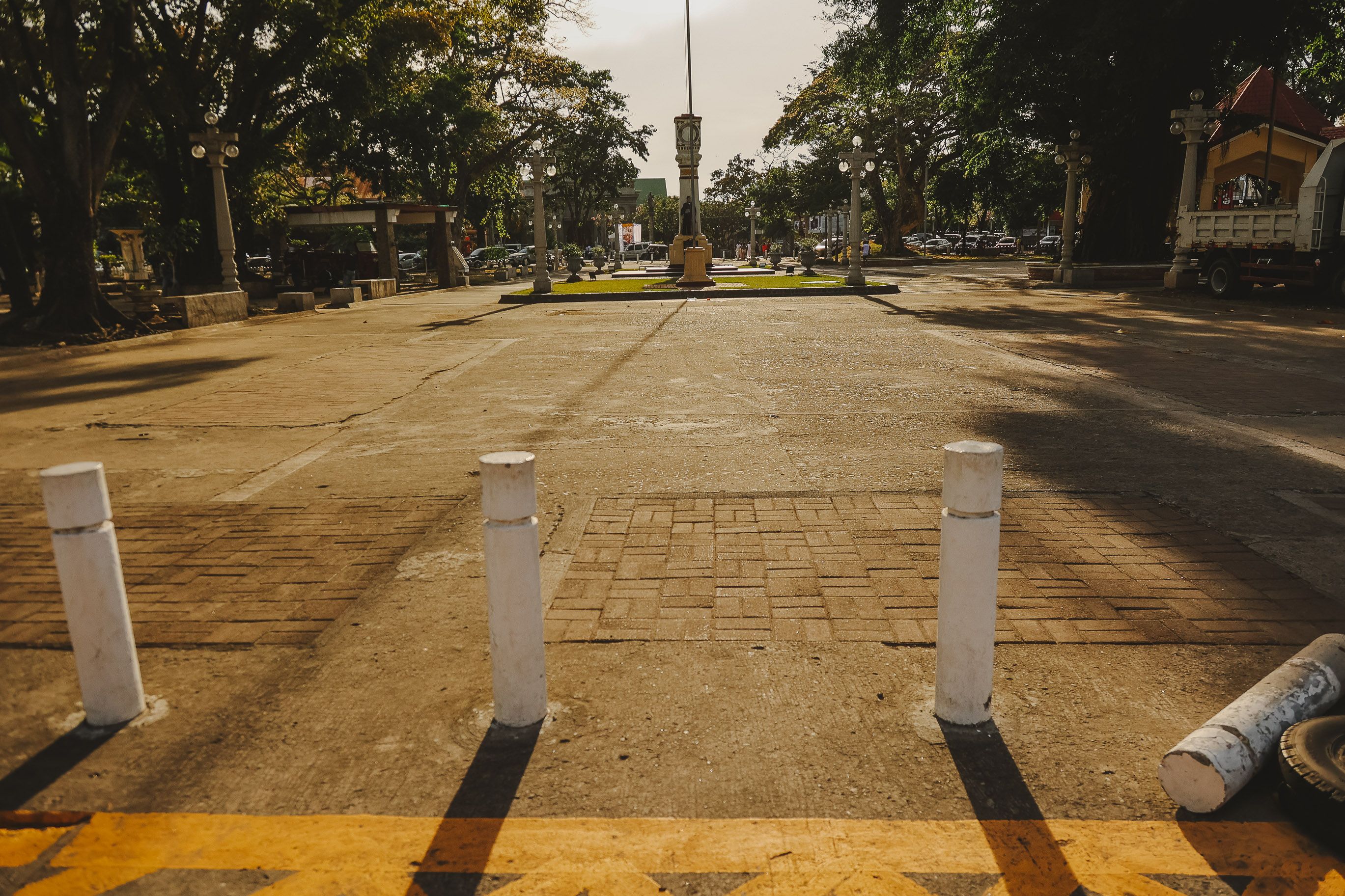 Town Square with Monument in the middle · Free Stock Photo