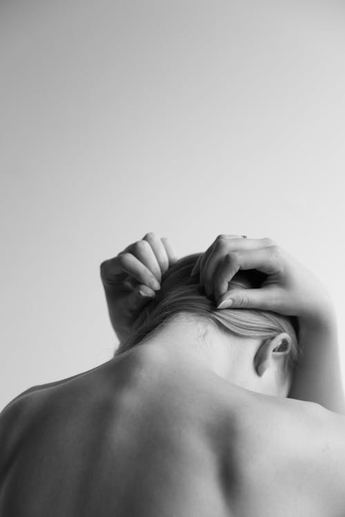 Bezpłatne Fotografia W Skali Szarości Kobiety Topless Zdjęcie z galerii