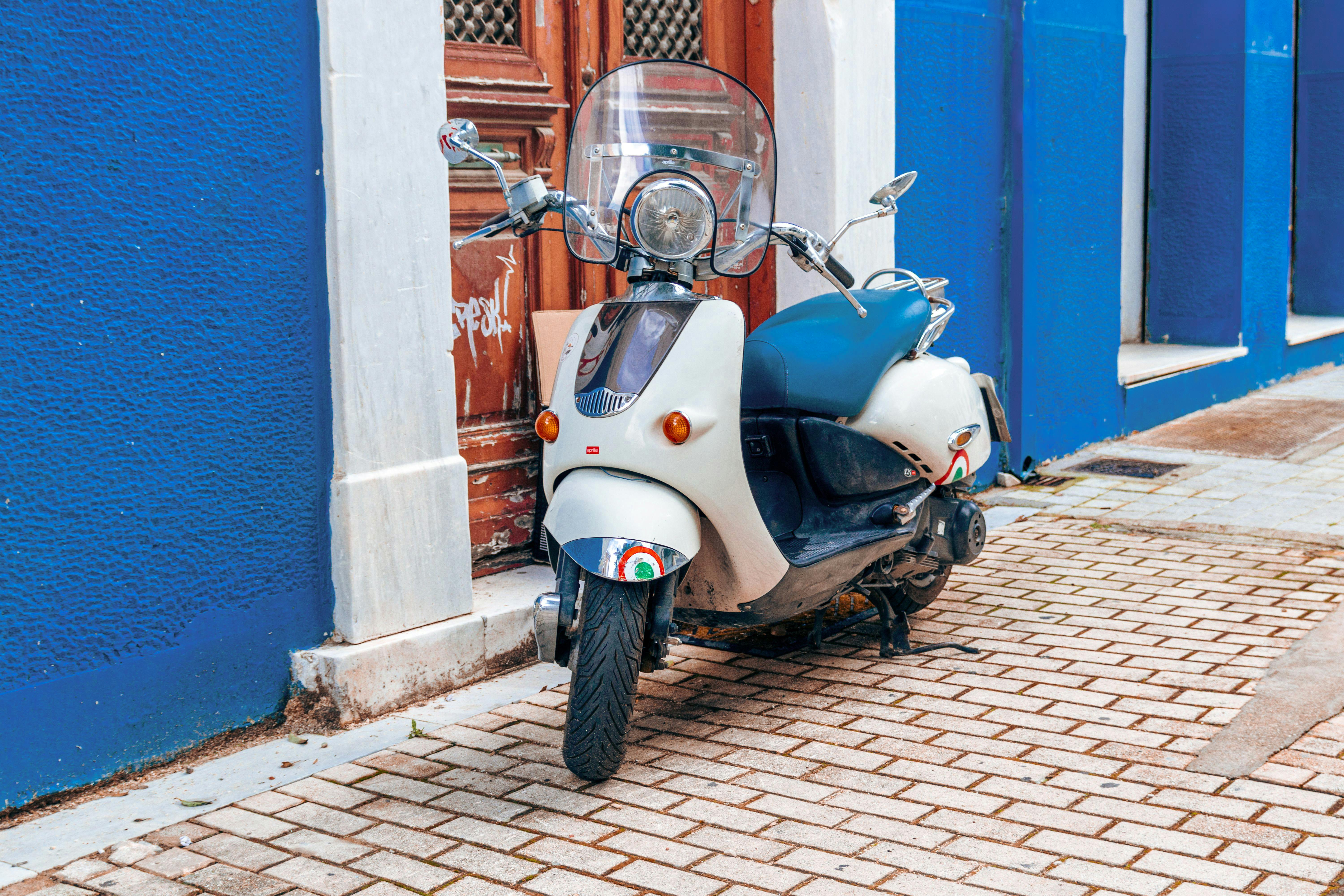 ContiScoot: over 30 Tire Sizes for Urban Mobility and Everyday Commuting — Photo by Kostas Dimopoulos on Pexels