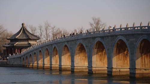 Foto stok gratis air, jembatan, landmark lokal