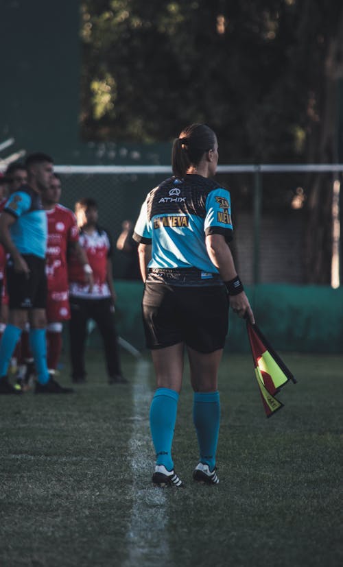 arkadan görünüm, dikey atış, Futbol içeren Ücretsiz stok fotoğraf