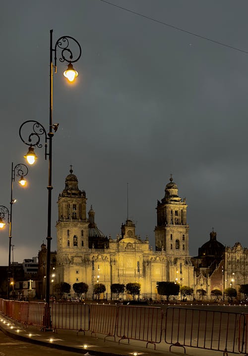 Foto stok gratis gereja, jalan-jalan kota, katedral metropolitan