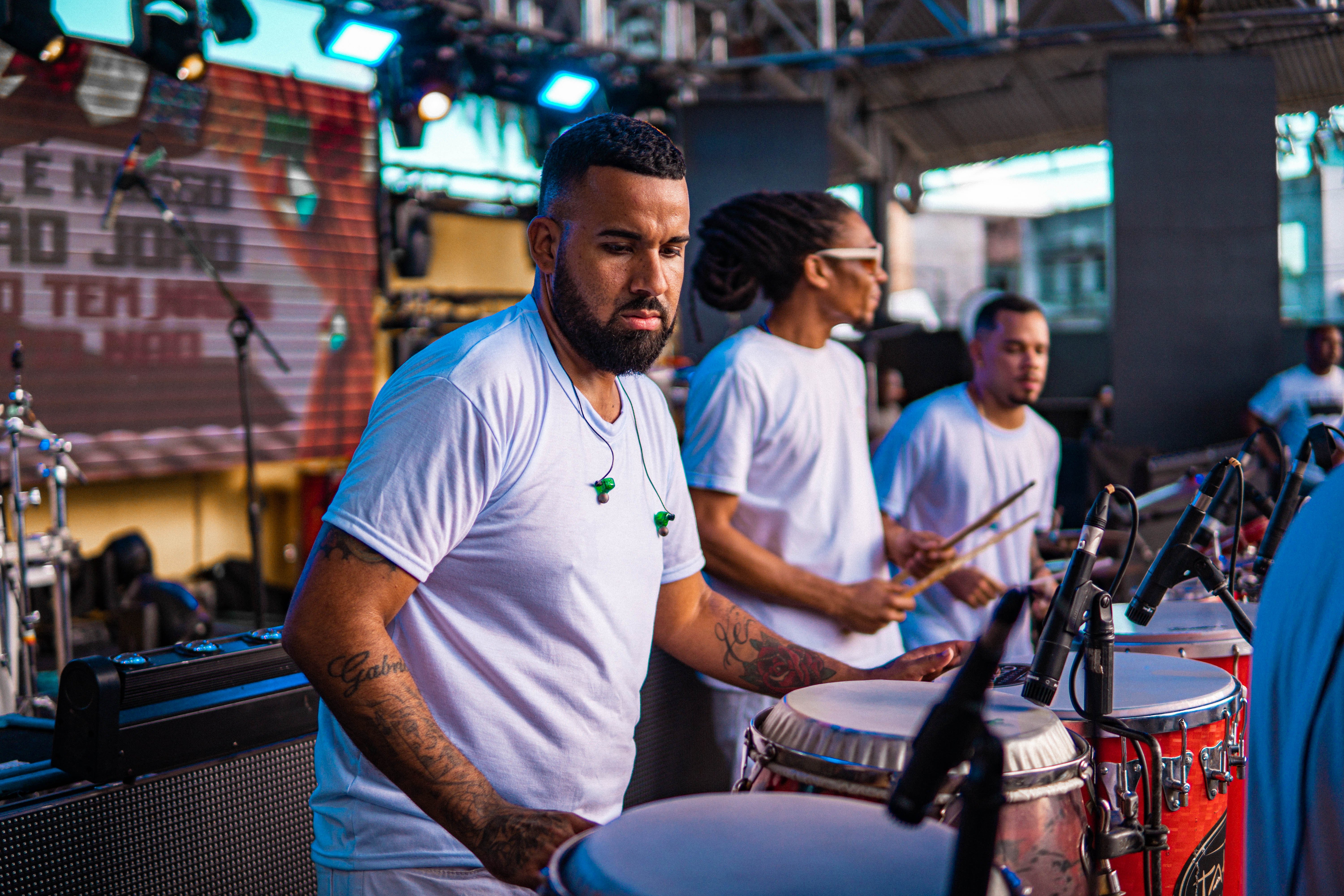 Ricky Martin y Los Ángeles Azules reinterpretan clásico Vuelve en versión cumbia