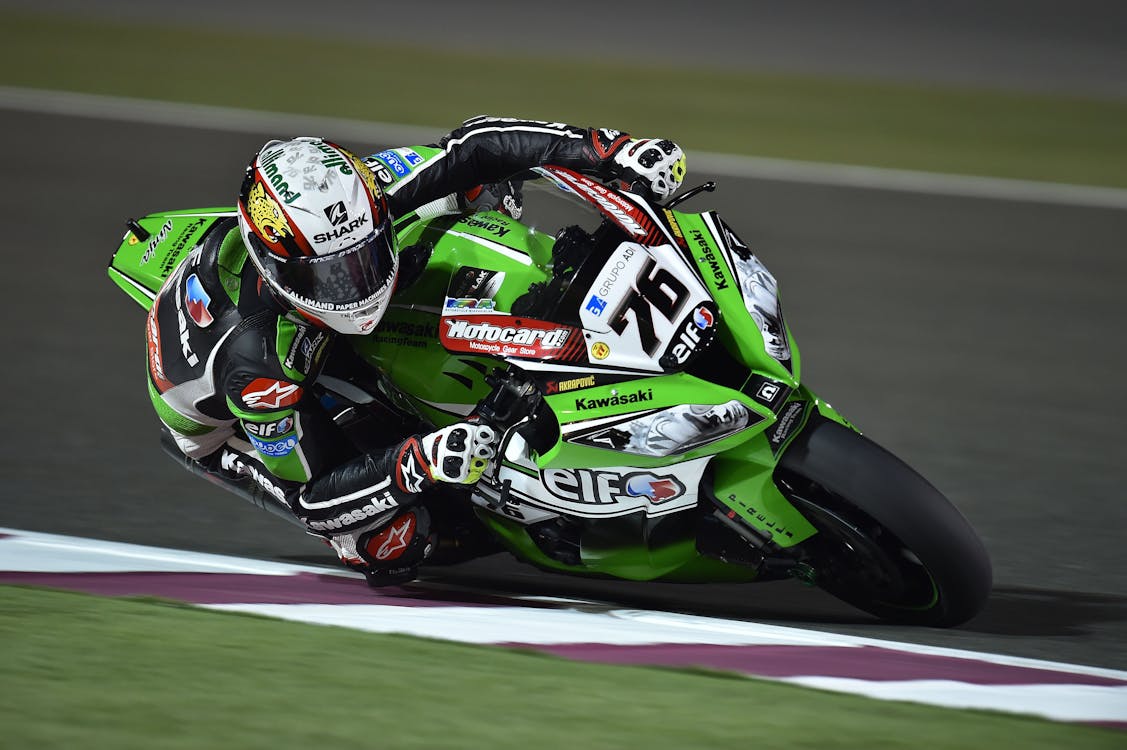 Gratis Verde Y Negro # 76 Kawasaki Motogp Rider Foto de stock