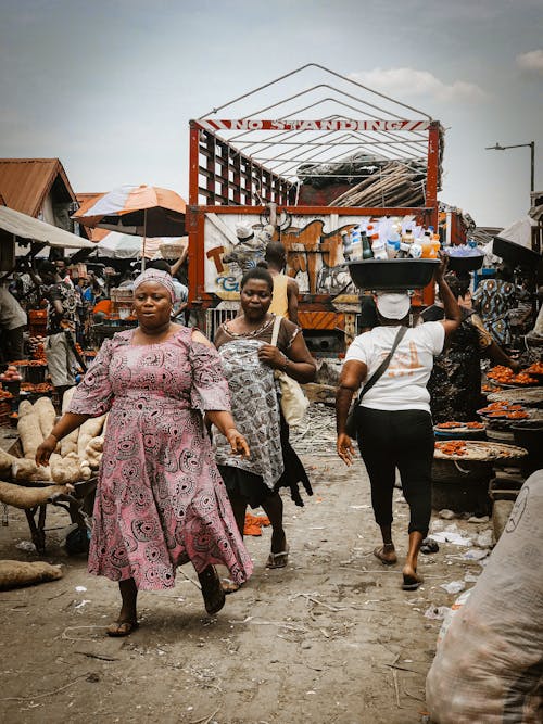 Foto stok gratis berjalan, gaun, istri