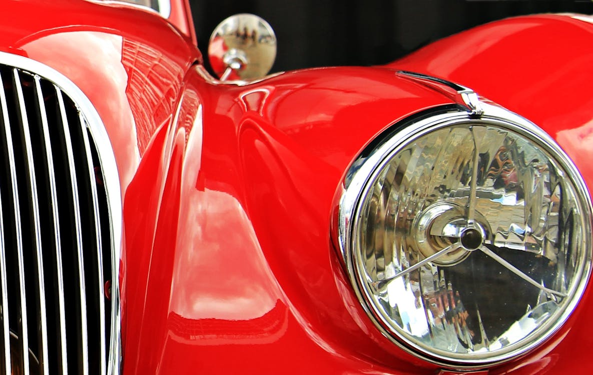Ücretsiz Kırmızı Ve Gümüş Araba Stok Fotoğraflar