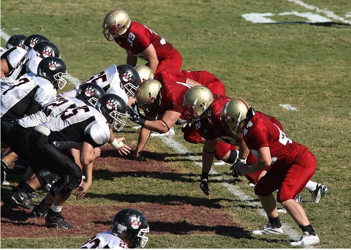 Football players lined up at the line of scrimmage