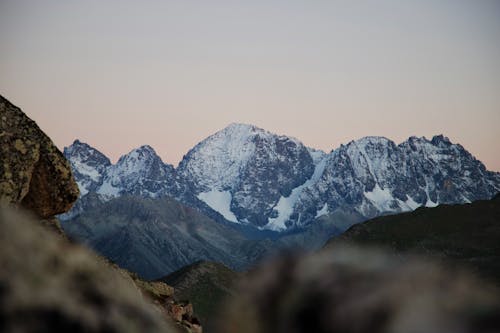 Ücretsiz akşam karanlığı, dağ silsilesi, dağlar içeren Ücretsiz stok fotoğraf Stok Fotoğraflar