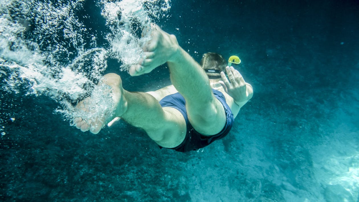 Gratis Orang Di Underwater Foto Stok