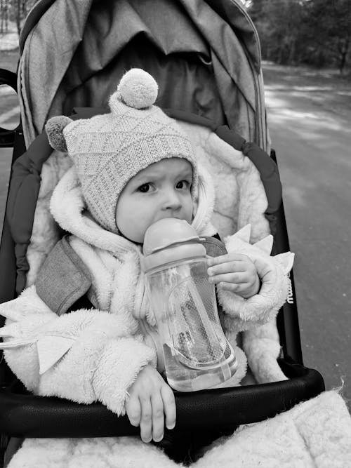 Kostenloses Stock Foto zu baby, bezaubernd, festhalten