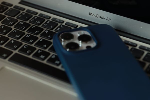 MacBook Neo vs Chromebook: Budget Laptop Showdown