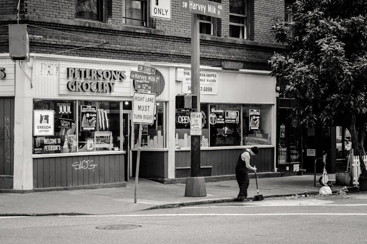 Petersons Grocery In Portland