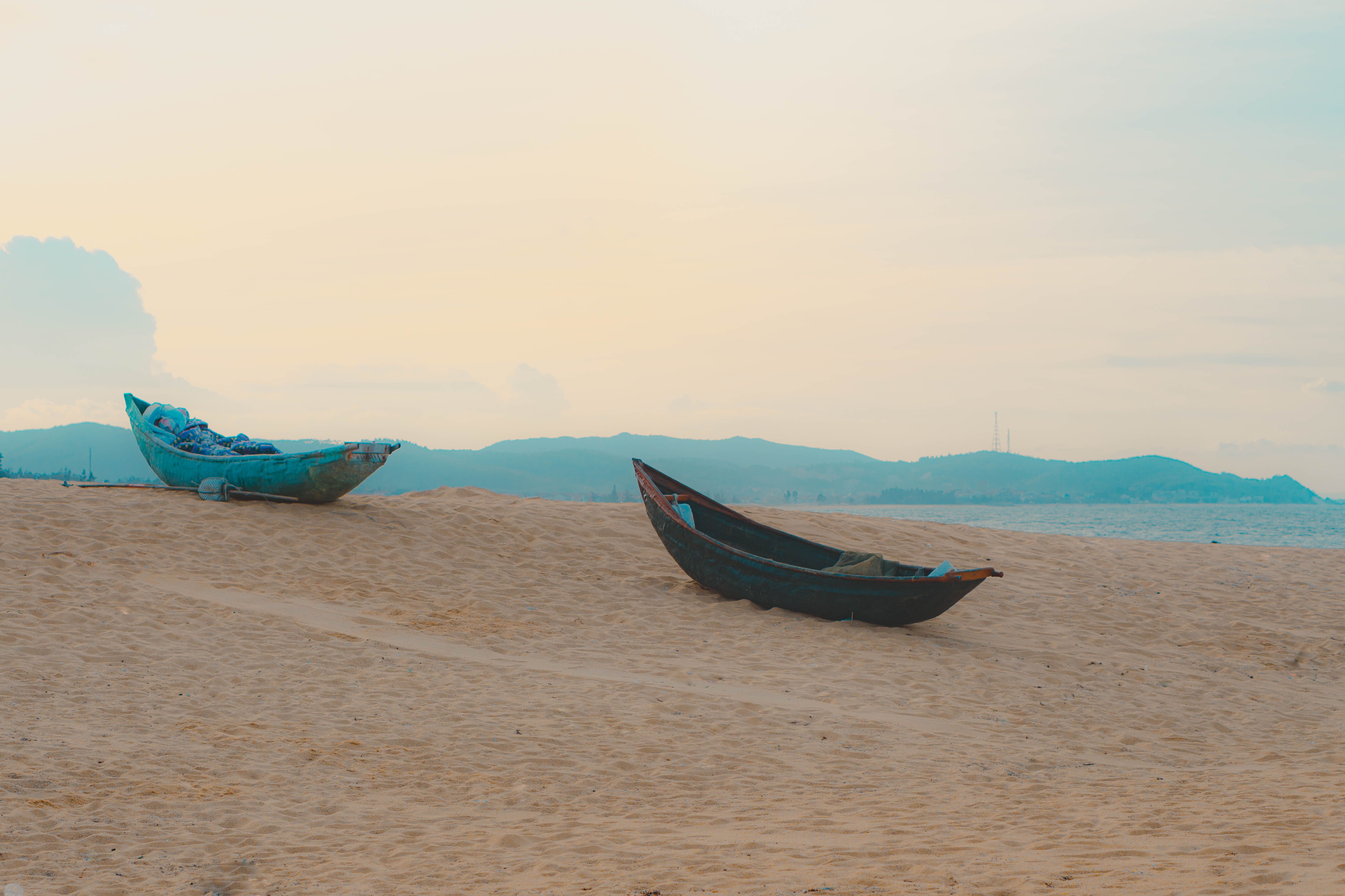 Canoes On Beach In Papua New Guinea Builds Indigenous Canoes To Carry