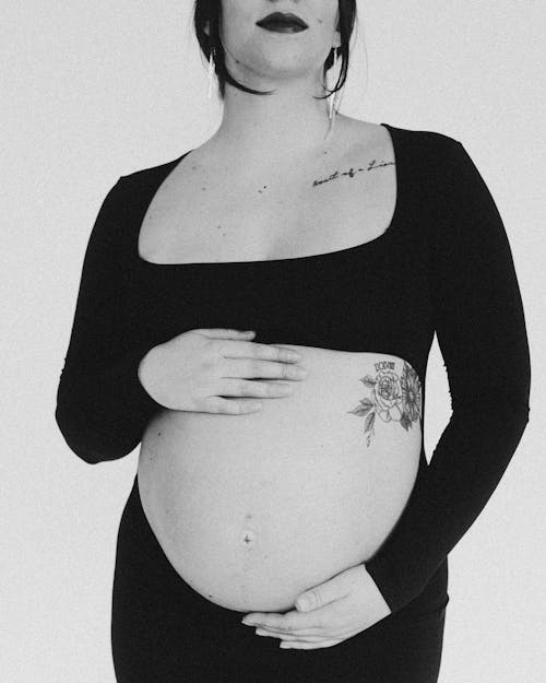 Δωρεάν στοκ φωτογραφιών με ασπρόμαυρο, γυναίκα, έγκυος