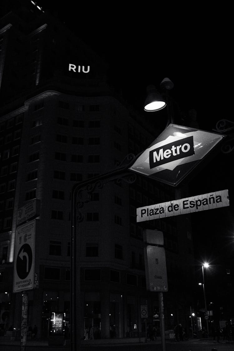 Plaza De Espana Metro Logo In Madrid