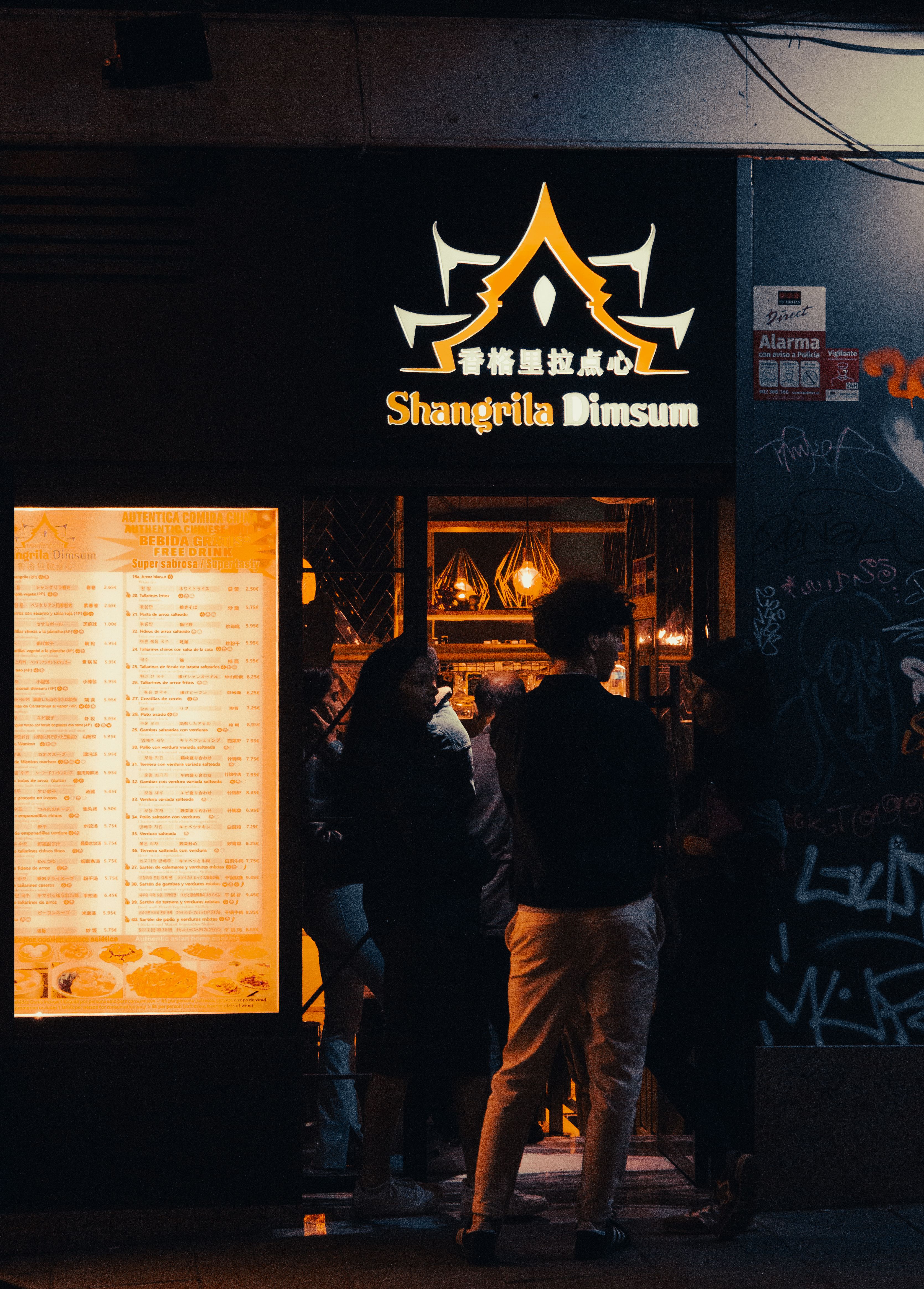 Queue to Bar · Free Stock Photo