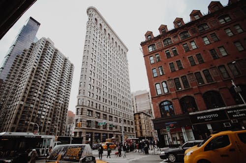 Fotografía De ángulo Bajo De Edificios De Gran Altura