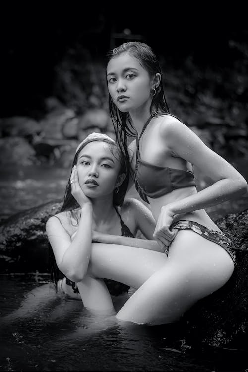 Бесплатное стоковое фото с азиатские женщины, бассейн, вертикальный выстрел