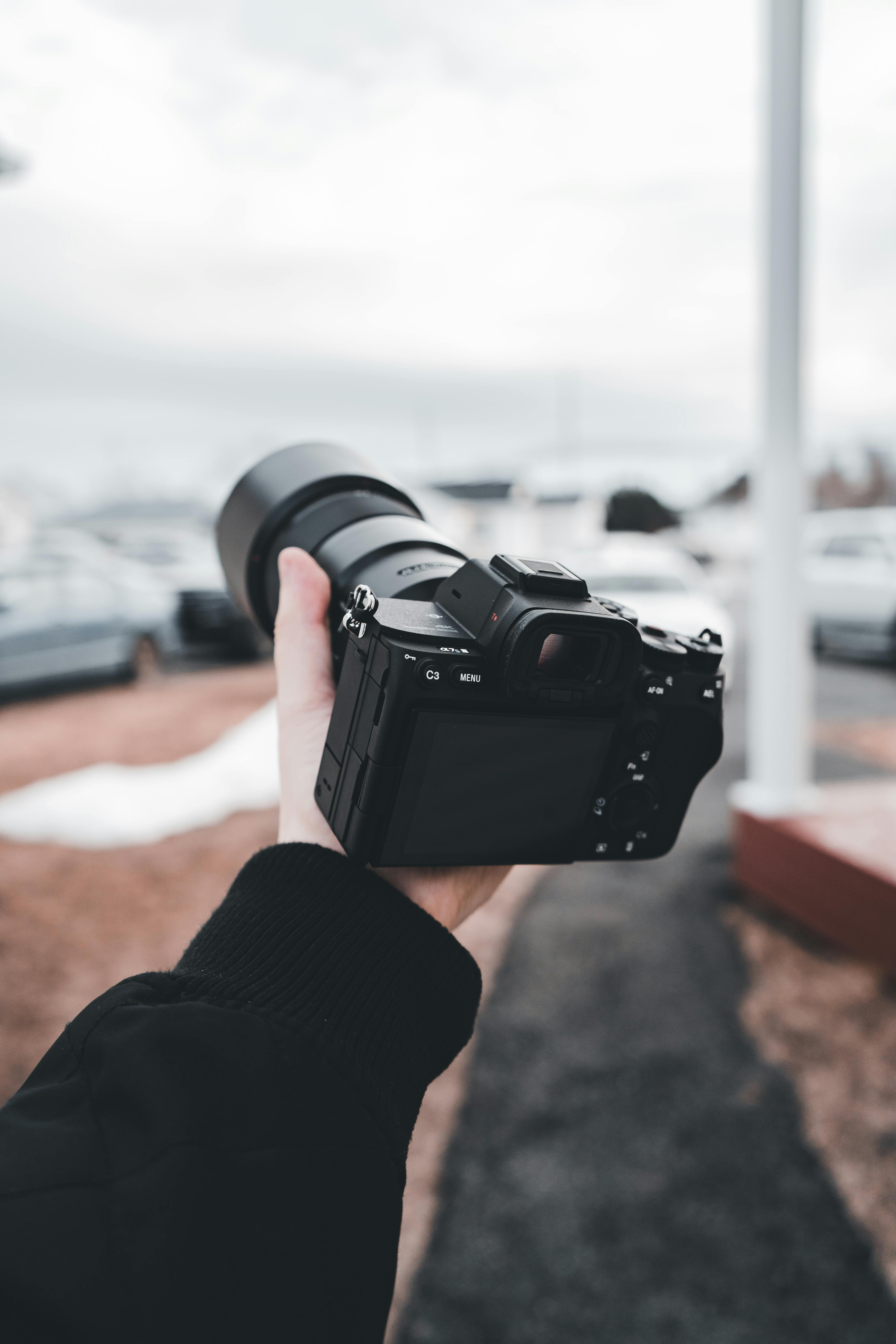 Camera DSLR Canon EOS - con obiettivo