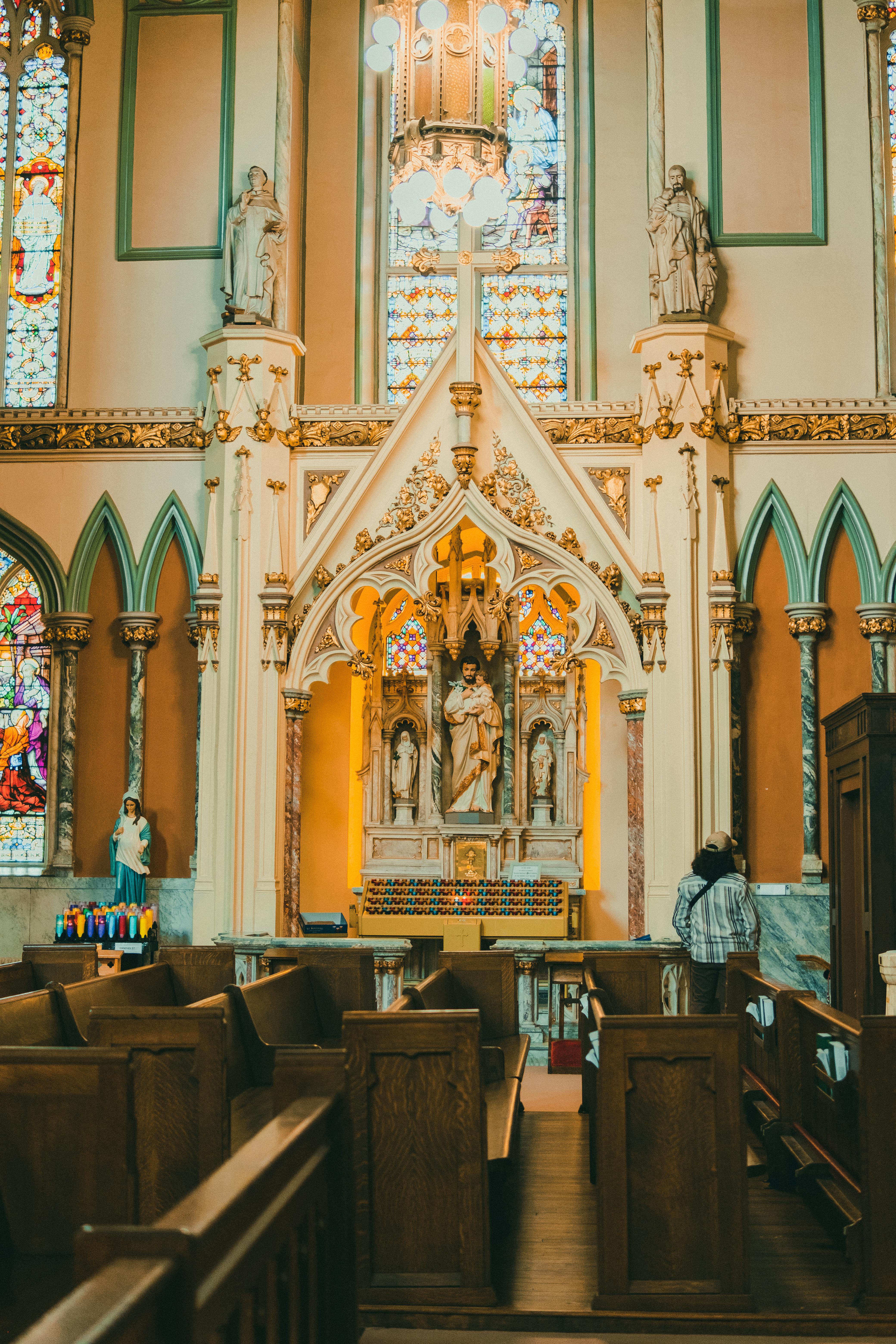 Altar and Benches in Church · Free Stock Photo
