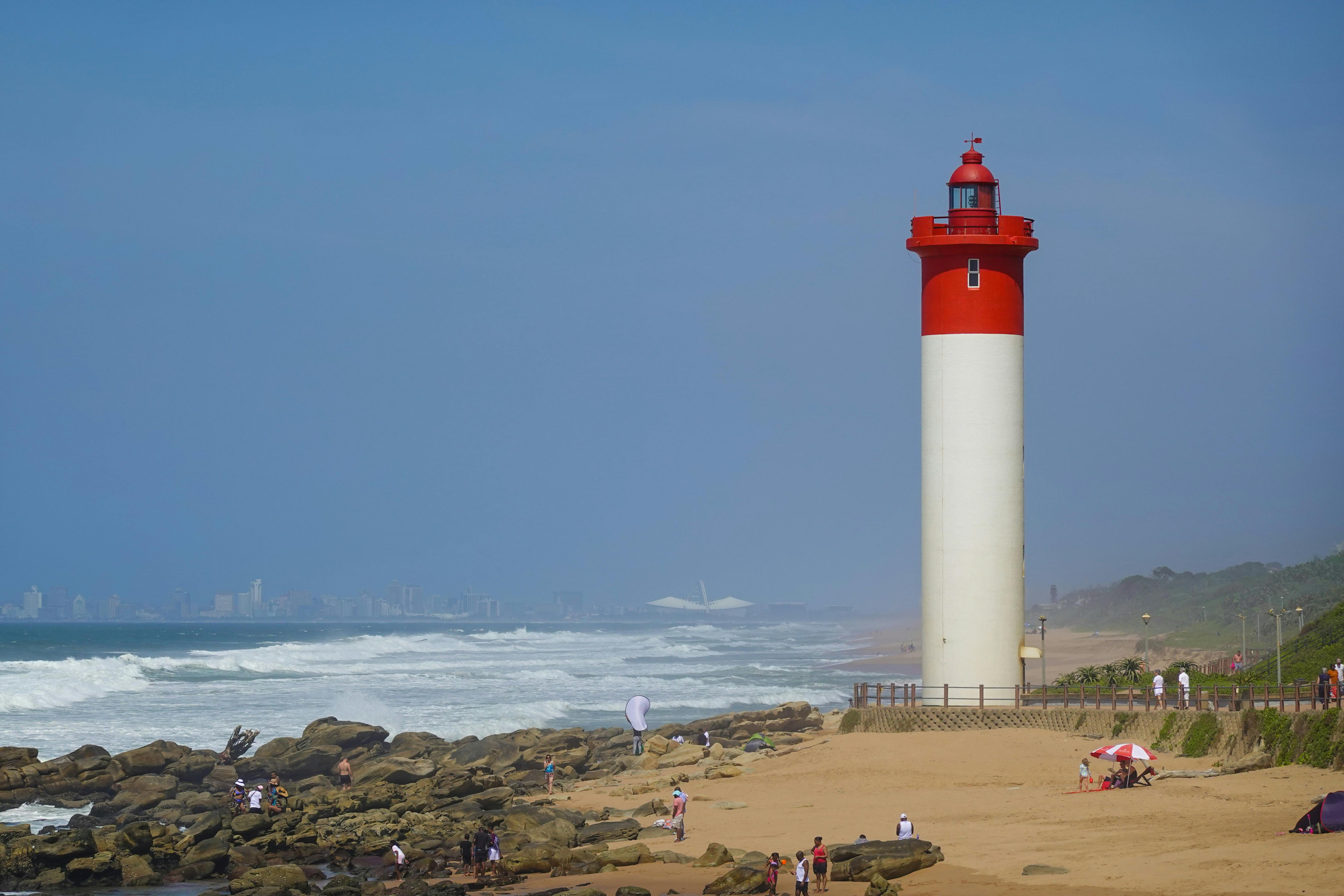 Plage et promenade animée de Durban.