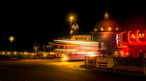 Zeitrafferfotografie Von Gebäude Und Straße