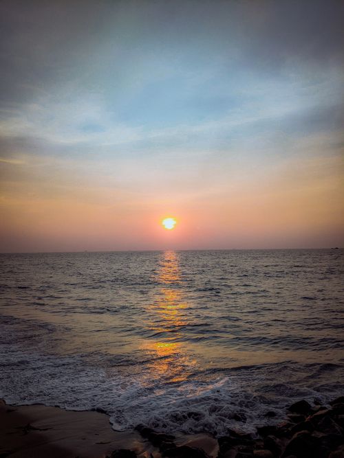 Free A tranquil sunset reflecting on the Indian Ocean, capturing the serene beauty of nature. Stock Photo