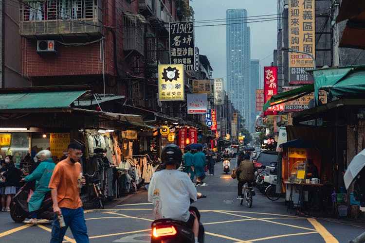 A Busy Street In Central Taipei, Taiwan 