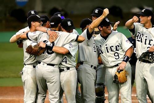 Gruppe Von Baseballspieler Jubel