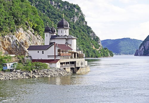 Kostnadsfri bild av arkitektur, berg, byggnad