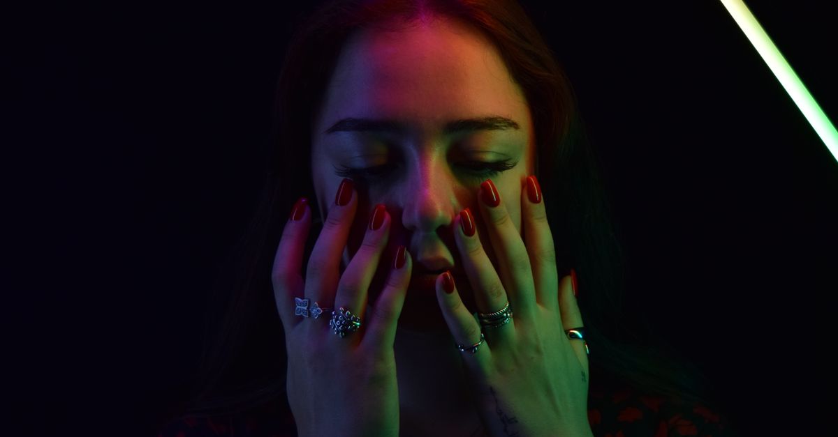 De combien poussent les ongles par mois ?