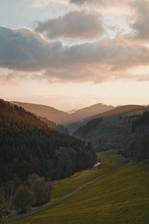 Kostenloses Stock Foto zu berge, dämmerung, landschaft