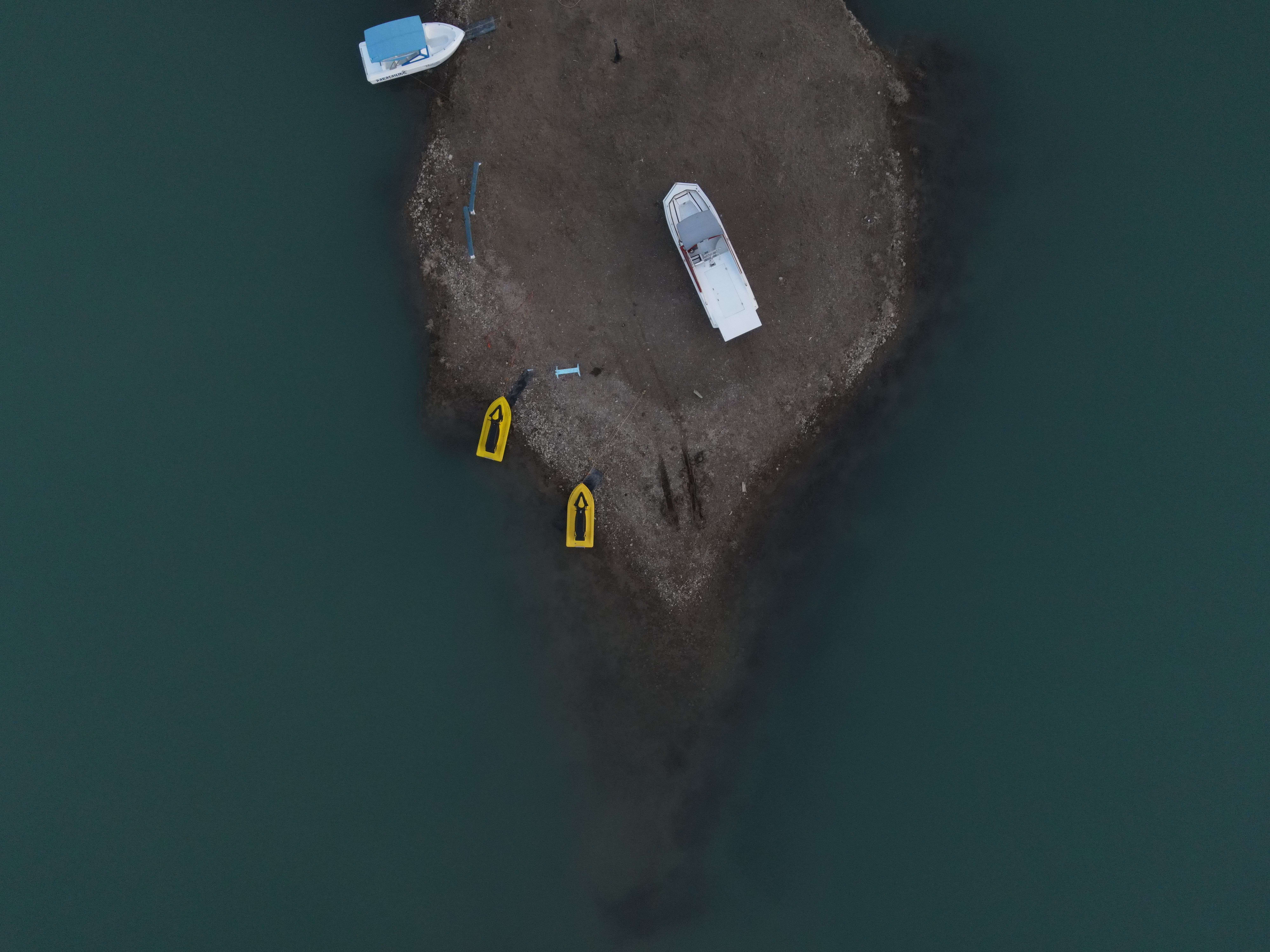 Drone captures ongoing rescue efforts after Venezuela earthquakes