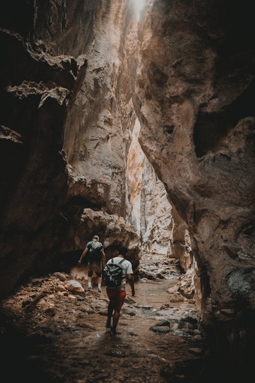 Δωρεάν στοκ φωτογραφιών με trekking, άνδρες, βράχια