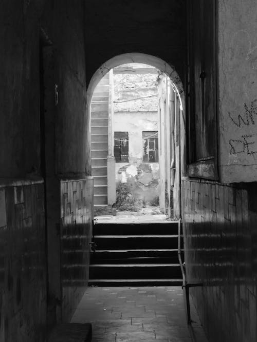 Základová fotografie zdarma na téma černobílý, chodby, koridor