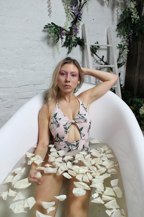 Фотография женщины в ванне