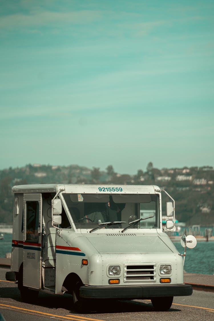 Electric Delivery Vehicle