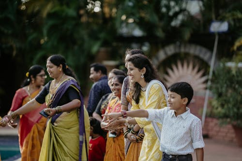 Безкоштовне стокове фото на тему «жінки, загострення, індійська сім'ї»